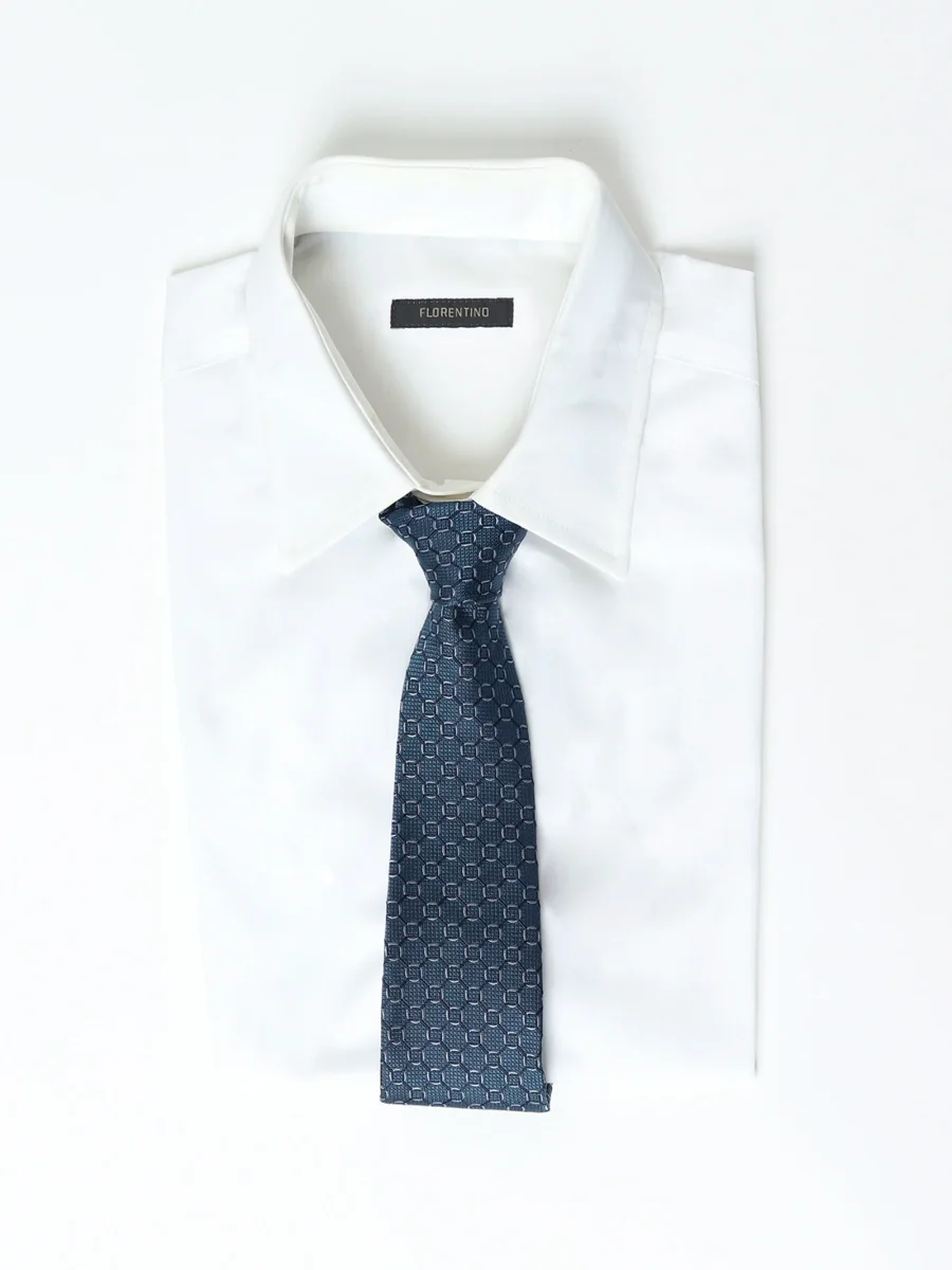 Corbata seda con microdiseño geométrico