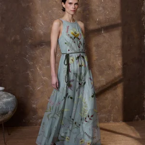 Vestido de tul bordado gris azulado
