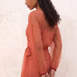 Blusa de tul bordada coral