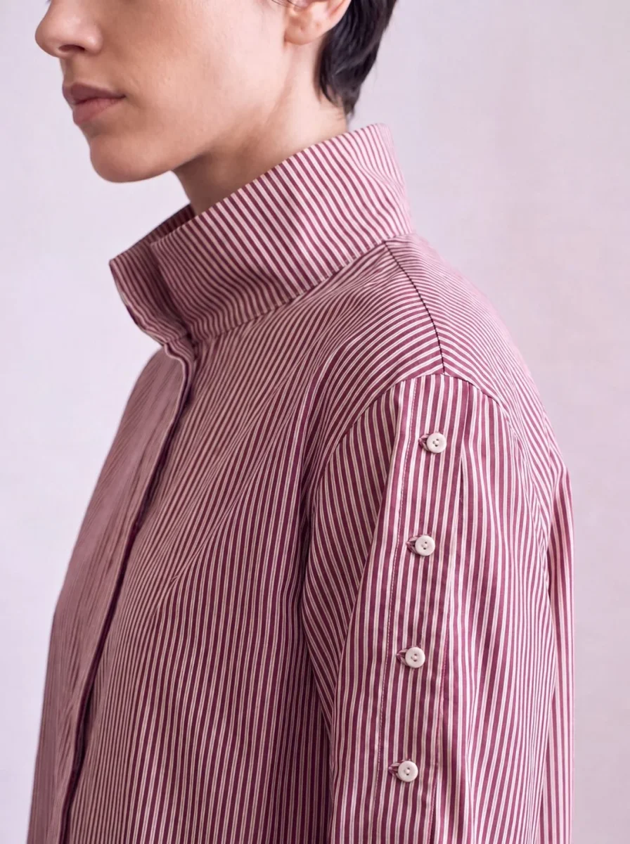 Camisa de rayas terracota con cuello alto - Imagen 5
