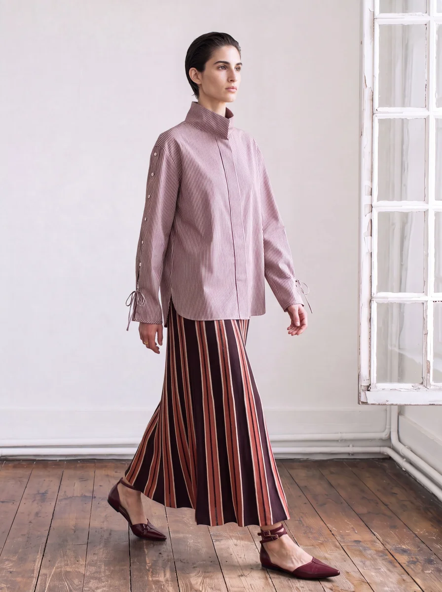 Camisa de rayas terracota con cuello alto - Imagen 3