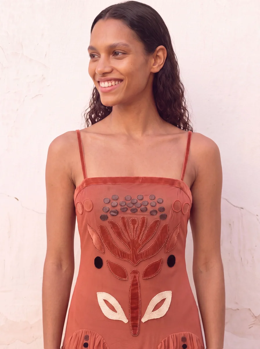 Vestido de tul bordado coral - Imagen 3