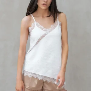 Blusa con encaje tirantes