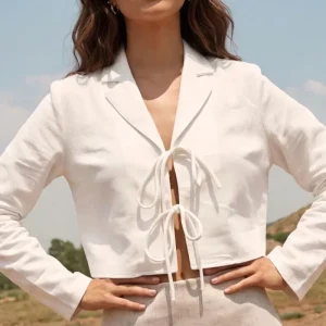 Blusa corta escote con solapa lazos