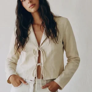 Blusa corta escote con solapa lazos