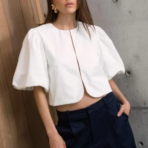 Blusa corta fit recto de manga corta globo