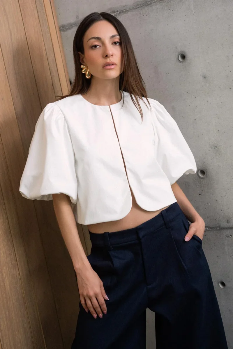 Blusa corta fit recto de manga corta globo - Imagen 2