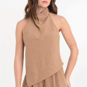 Blusa halter asimétrica fit fluido escote espalda