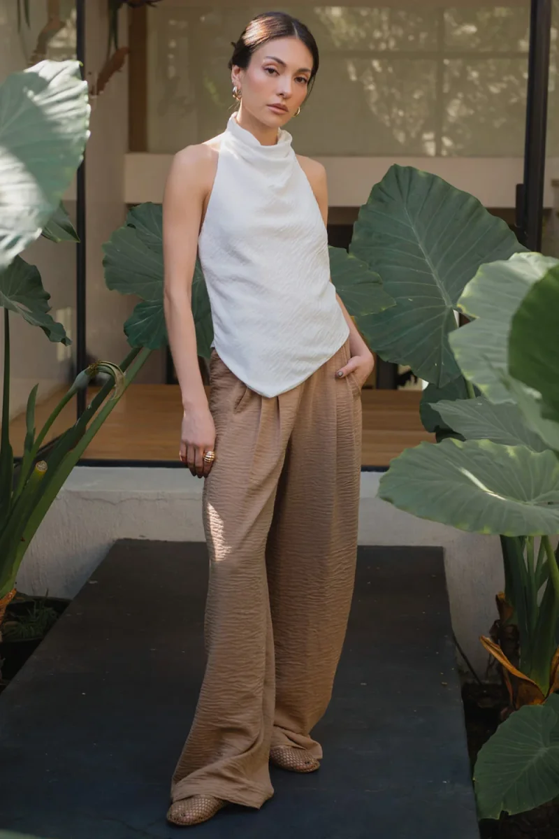 Blusa halter asimétrica fit fluido escote espalda - Imagen 4