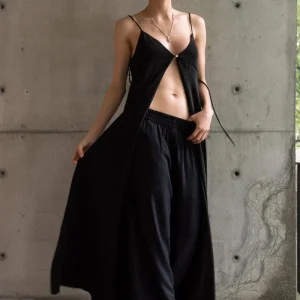 Blusa larga fluida de tirantes con nudo escote