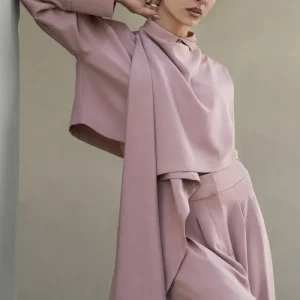 Camisa corta con detalle cruzado