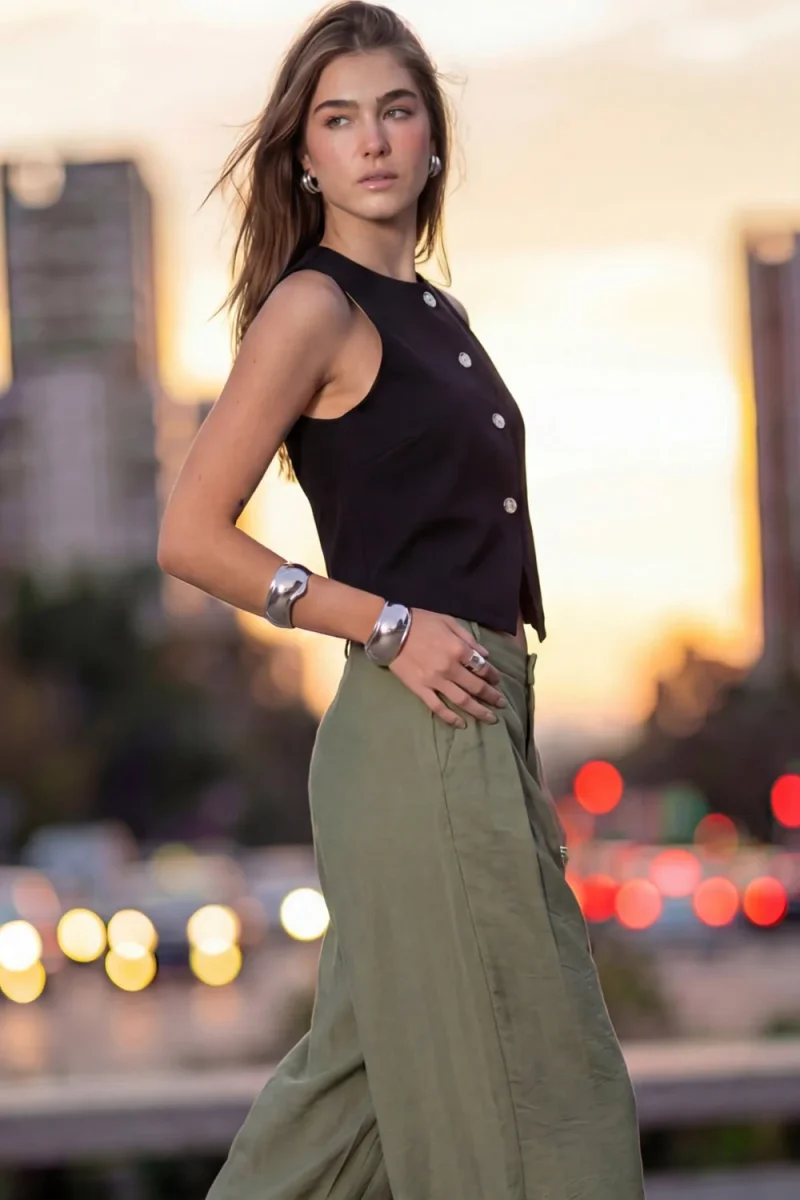 Chaleco corto fit recto con botones abertura - Imagen 4