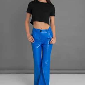Pantalón ajustado fit flare de efecto piel