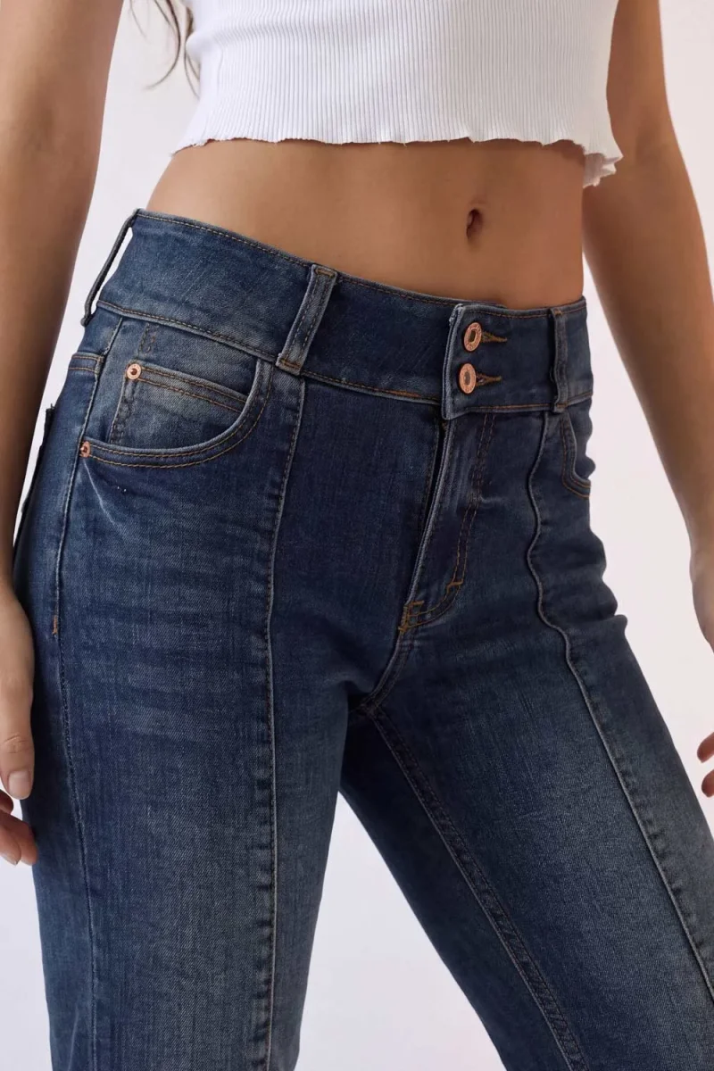 Pantalón de denim fit flare con costura - Imagen 5