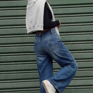 Pantalón denim bolsillos estrella