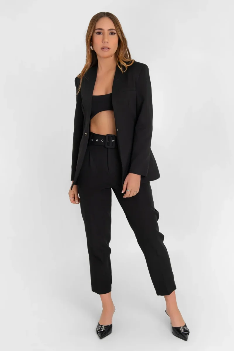 Pantalón fit recto de pinzas con cinturón