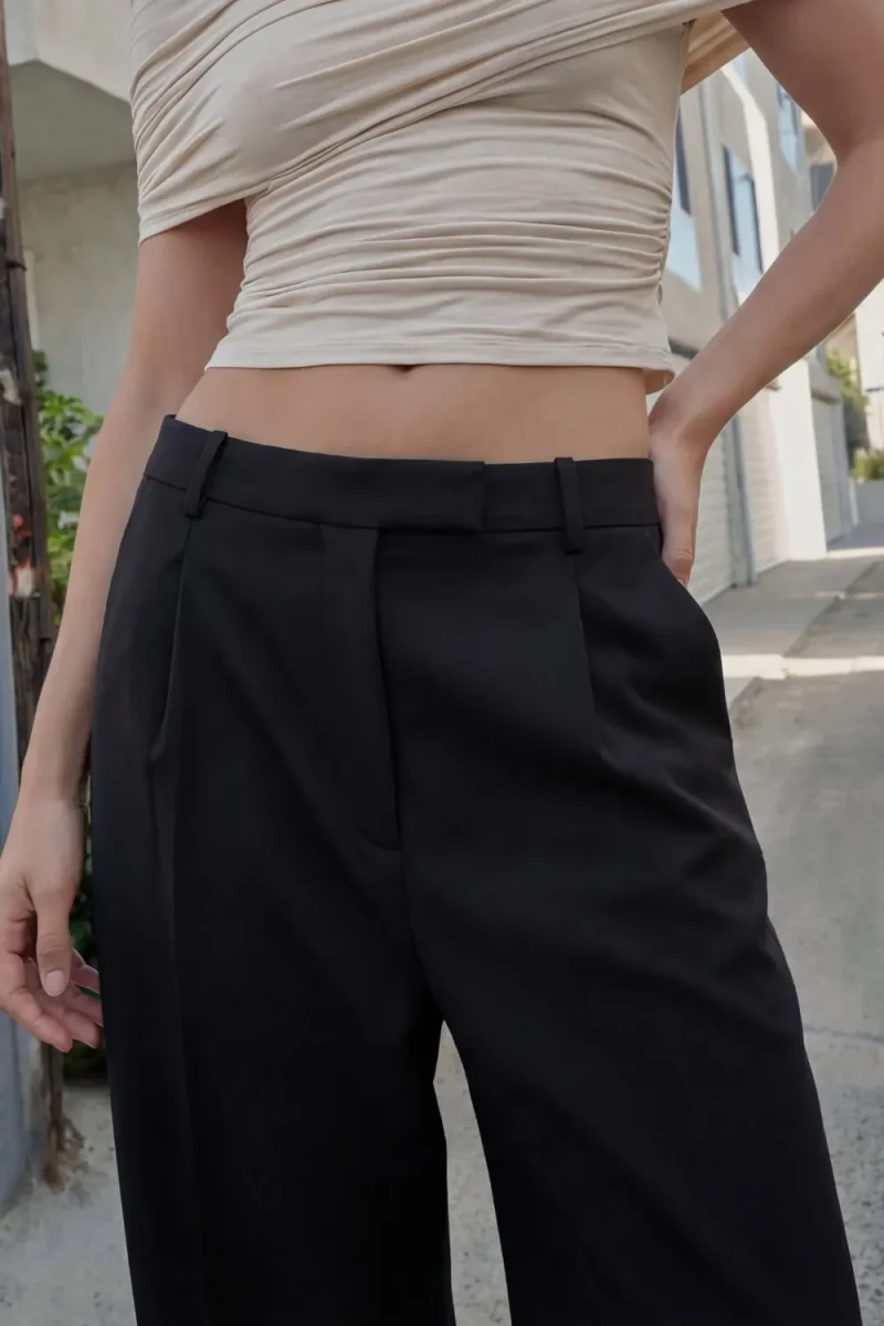 Pantalón fit wide leg pinzas con raya frontal - Imagen 6