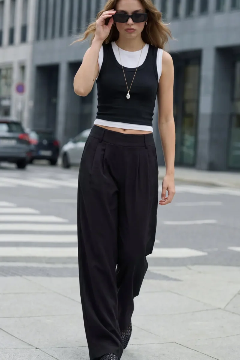 Pantalón fluido cintura alta wide leg con pinzas - Imagen 4