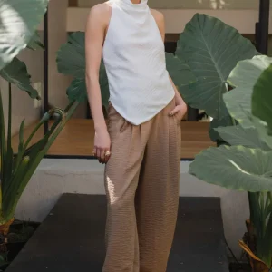 Pantalón fluido de fit recto con pinzas frontales