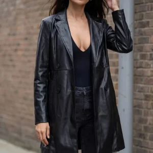 Trench regular efecto piel
