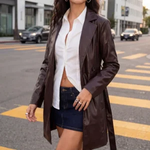 Trench regular efecto piel