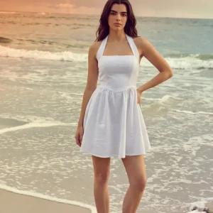 Vestido corto halter de corte en a