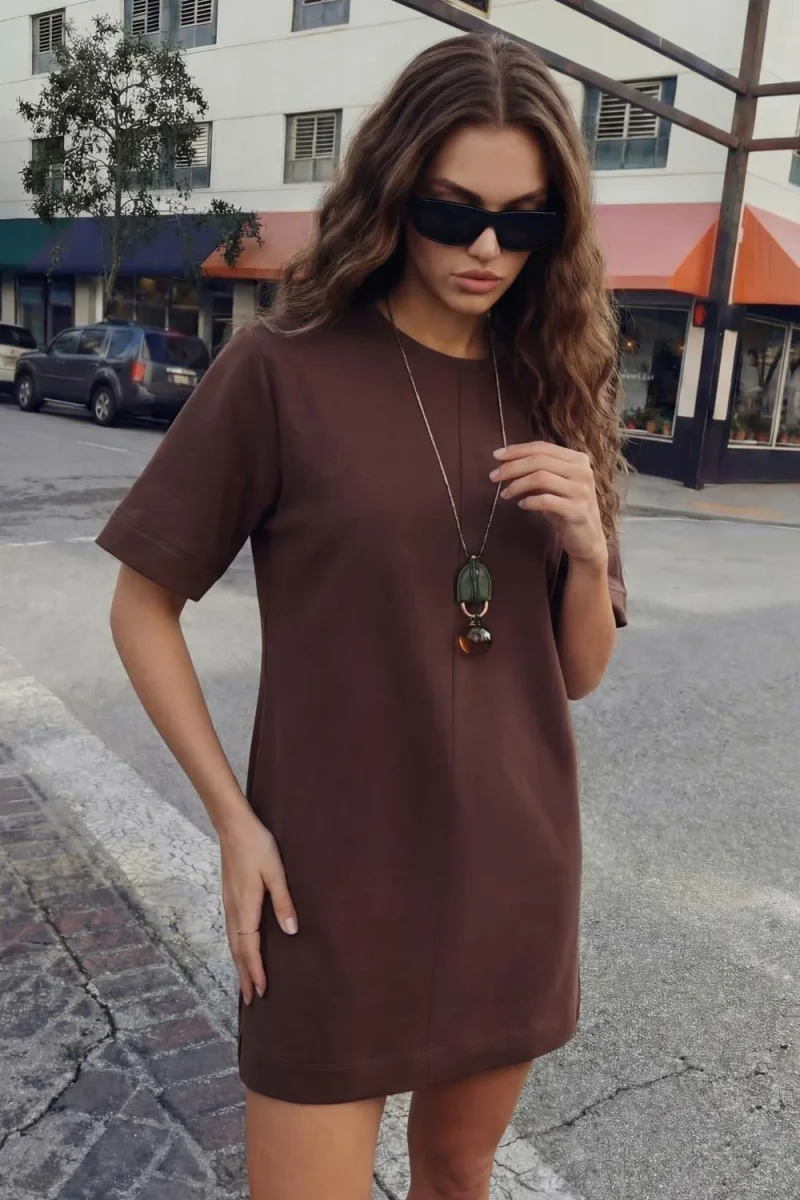 Vestido corto tipo camiseta - Imagen 3