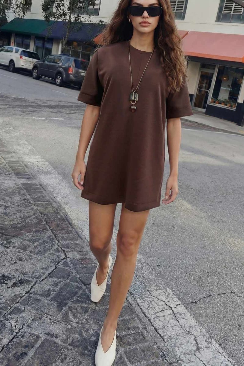Vestido corto tipo camiseta - Imagen 2