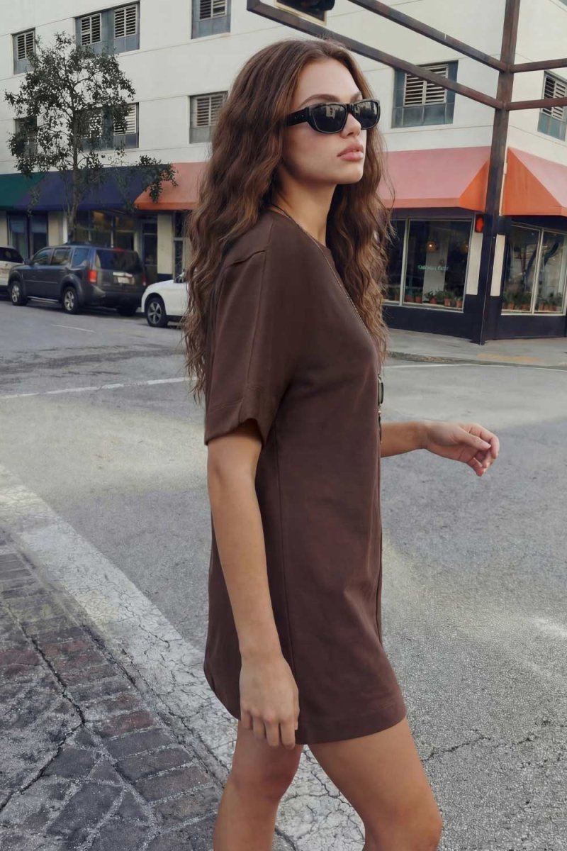 Vestido corto tipo camiseta - Imagen 4
