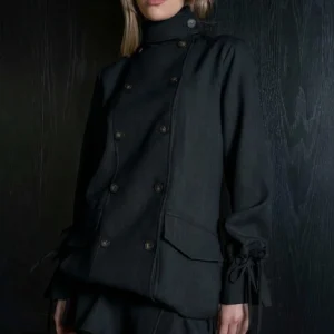 Vestido cruzado de cuello alto