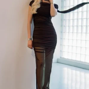 Vestido largo plisado de mesh con choker