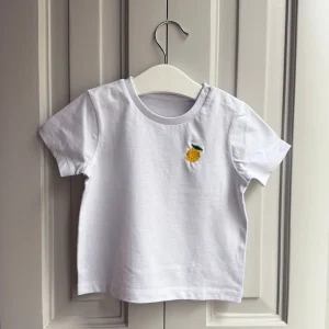 Camiseta blanca bordada