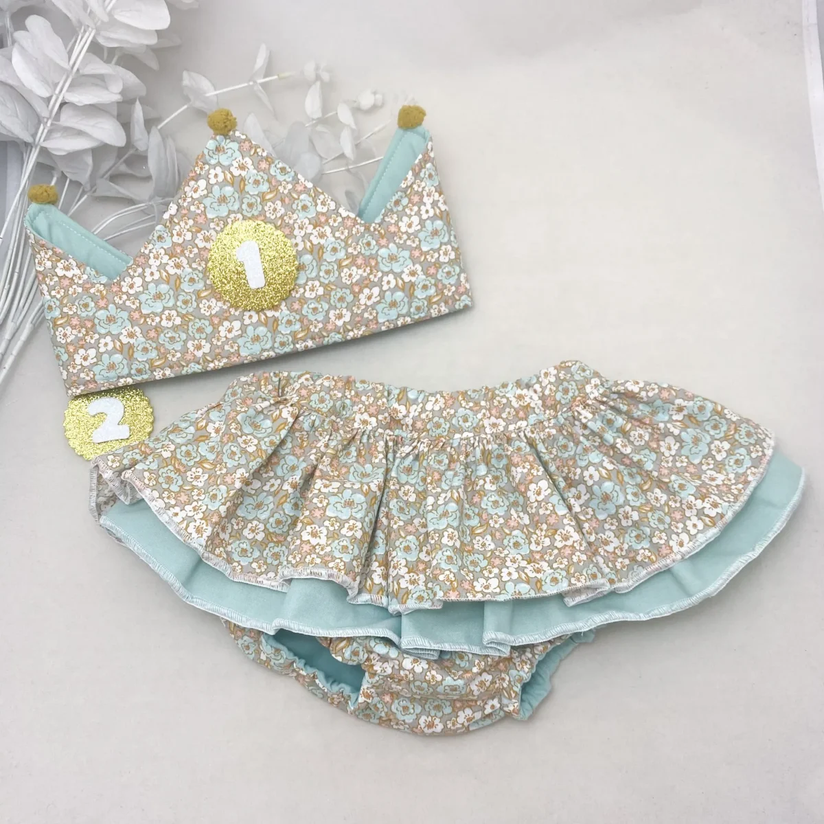 Conjunto corona y cubrepañal con dos volantes - Imagen 7