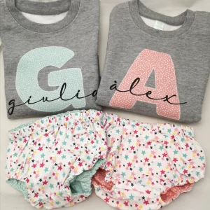 Cubrepañal reversible estrellas colores y sudadera gris niñ@ con inicial y nombre