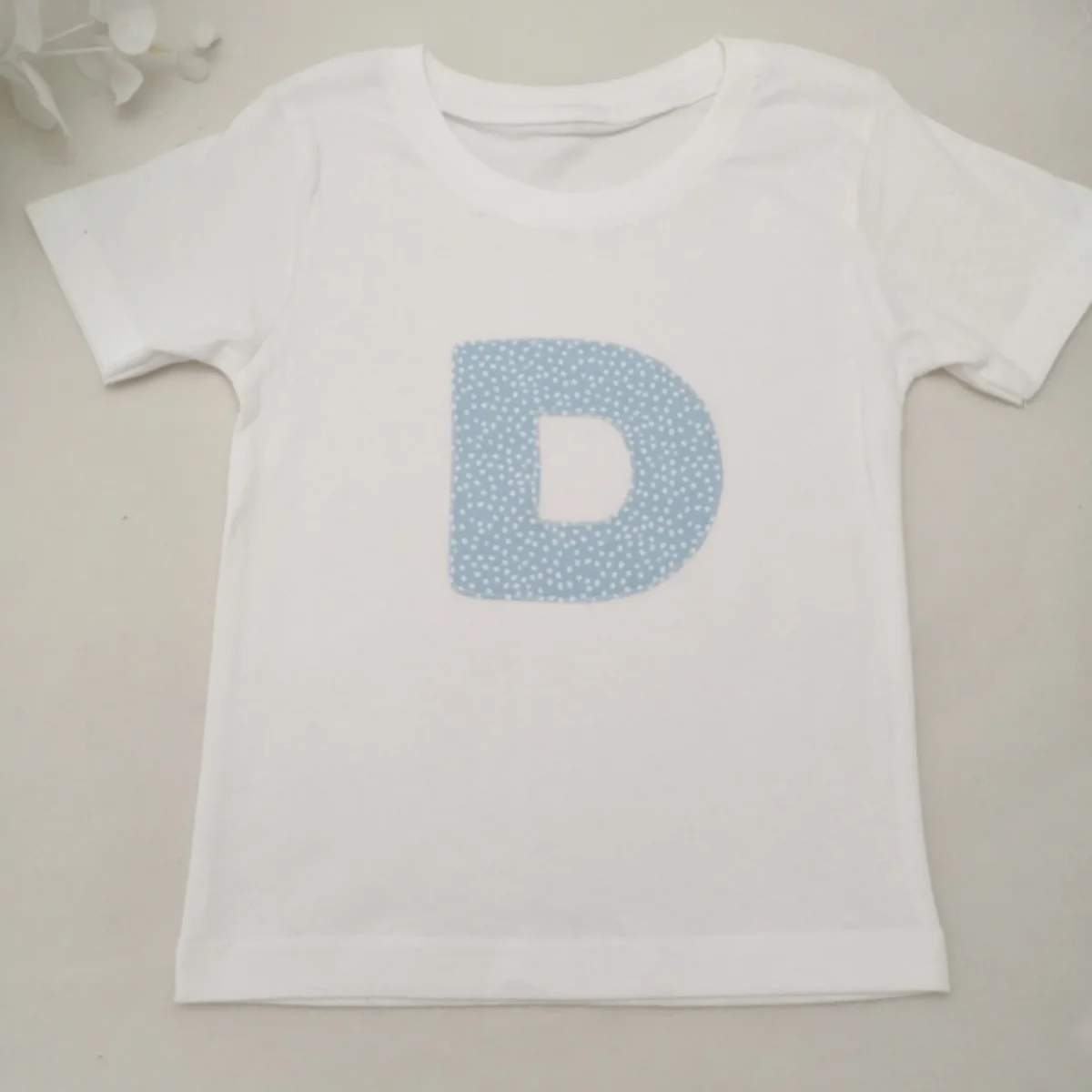 Camiseta ADULTO con inicial manga corta - Imagen 2