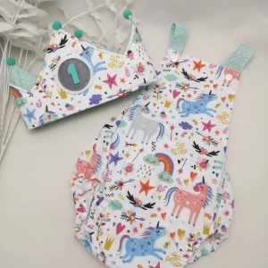Peto y corona unicornios-arcoíris con mint