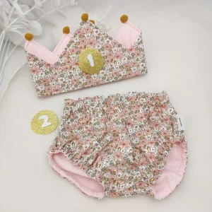 Conjunto corona cumpleaños y cubrepañal flores marrón y rosa