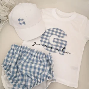 Cubrepañal, gorra y camiseta niñ@ con inicial y nombre, vichy cuadro grande.  Varios colores