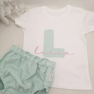 Cubrepañal reversible pajaritas mint y camiseta con inicial y nombre rosa
