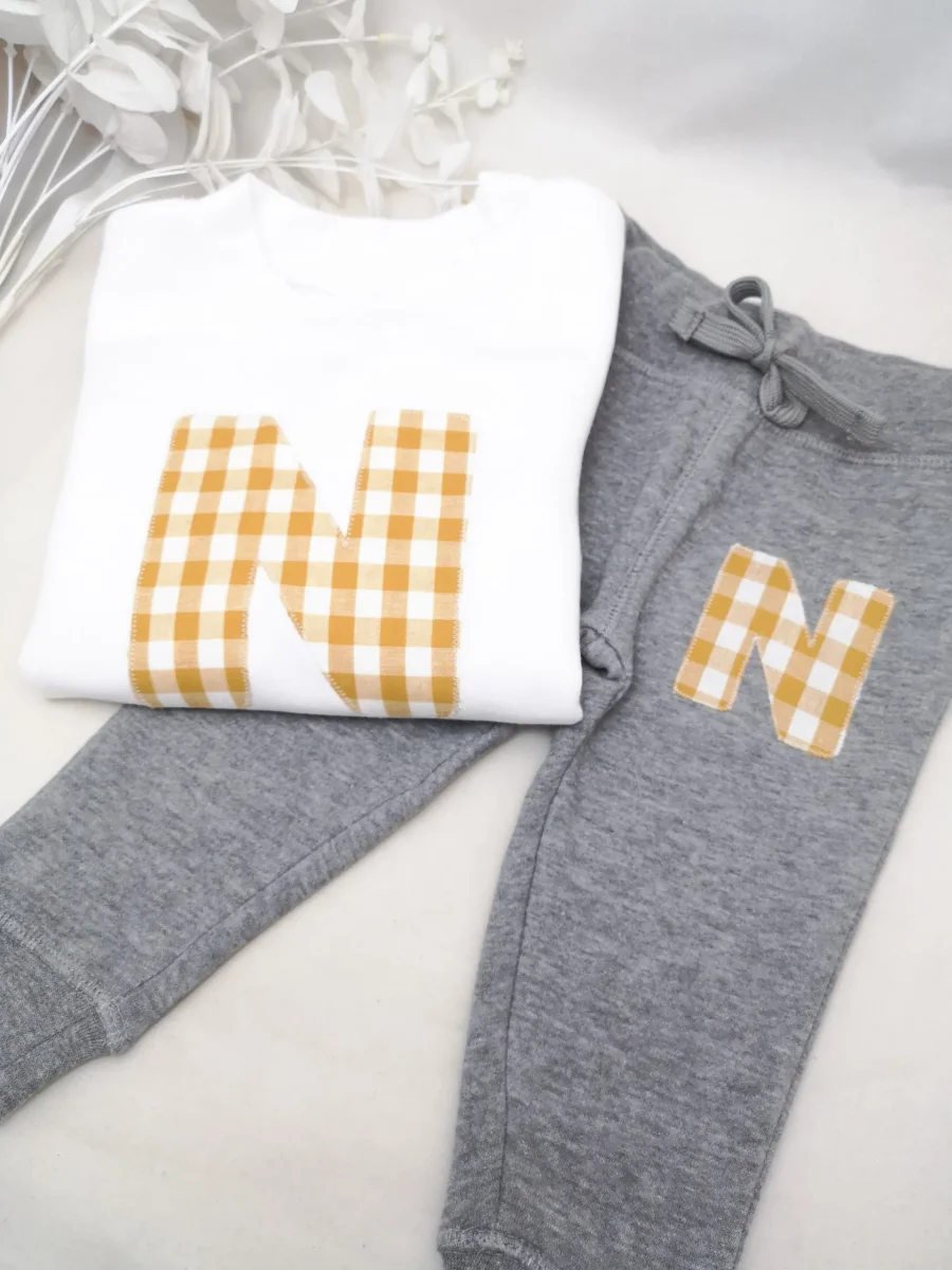 Conjunto jogging niño con inicial