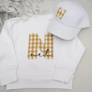Sudadera personalizada y gorra con inicial. Varios colores