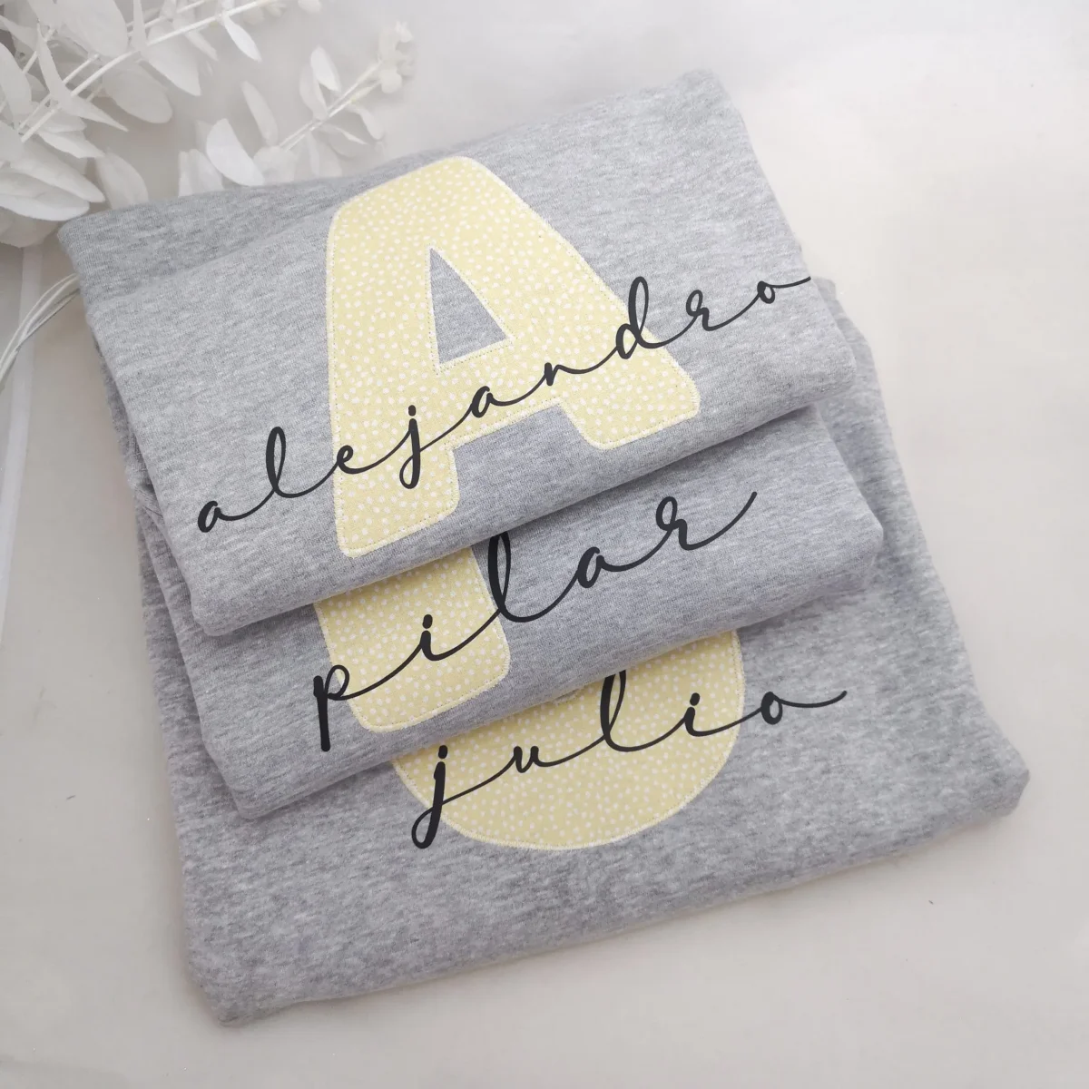 Pack sudaderas 1 adulto y niñ@s personalizadas con inicial y nombre