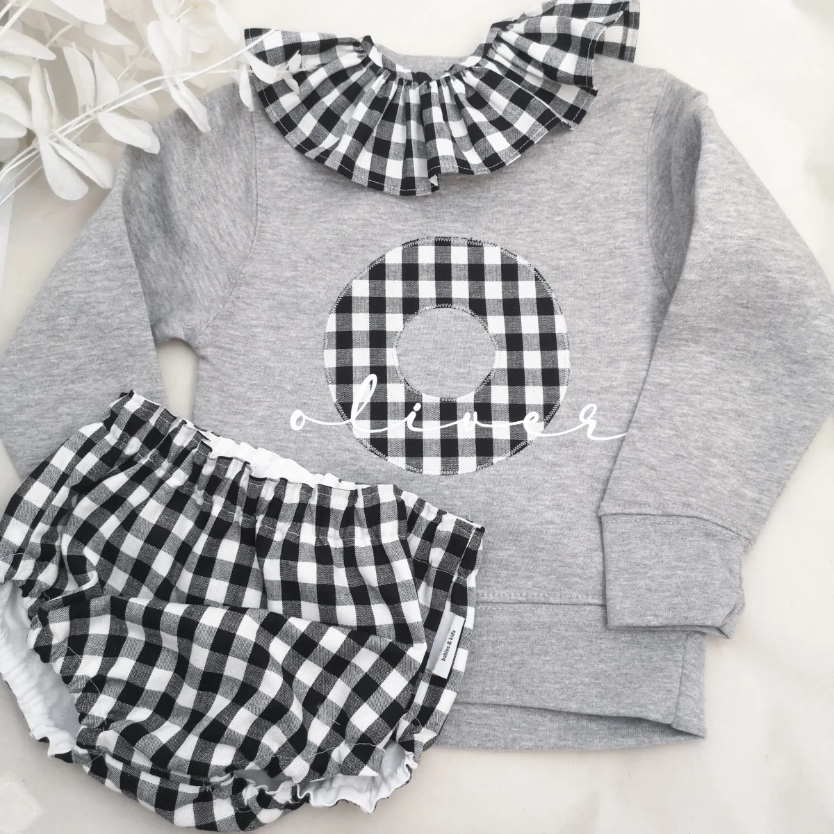 Cubrepañal, cuello volante y sudadera niñ@ personalizada, vichy cuadro grande. Varios colores