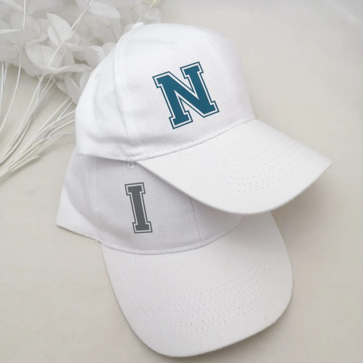 Gorra ADULTO con inicial modelo universitario - Imagen 3