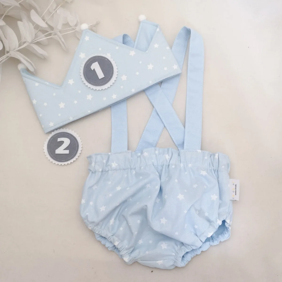 Conjunto cumpleaños corona y cubrepañal con tirantes estrellas nude. Varios colores - Imagen 2