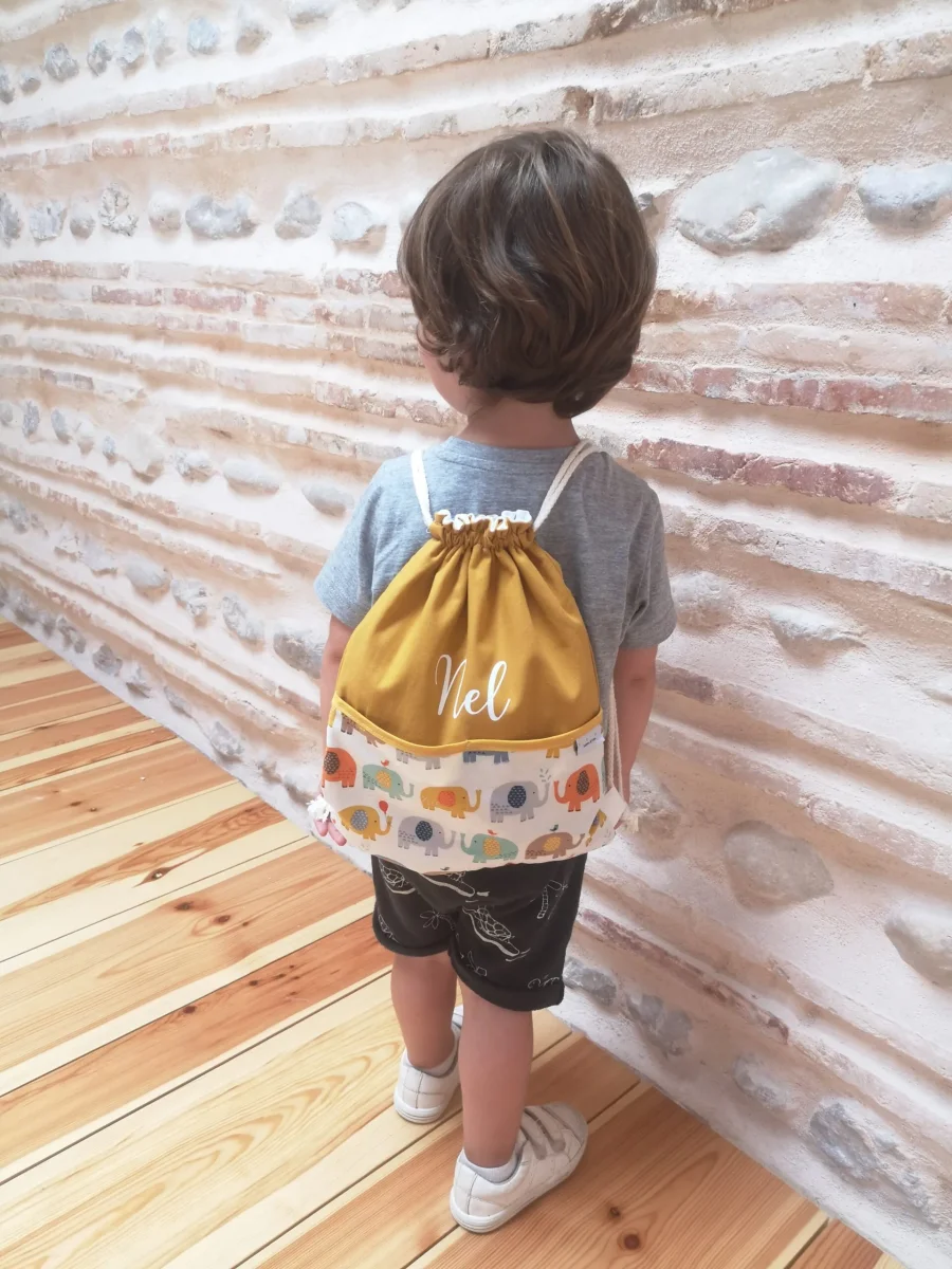 Mochila cuerdas personalizada con toallita a juego - Imagen 3