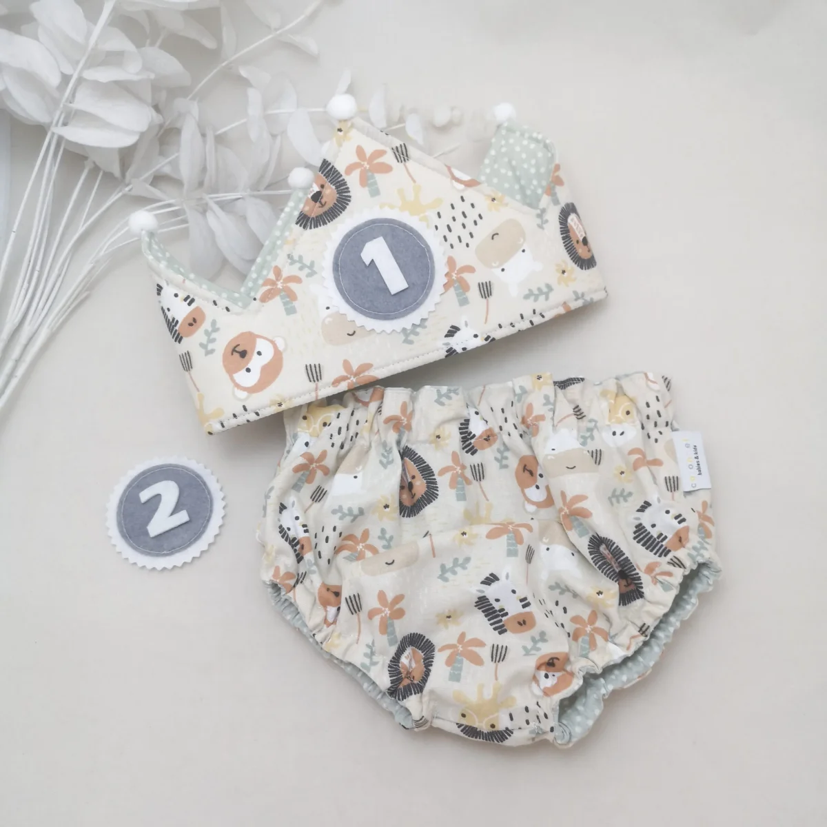 Conjunto corona cumpleaños y cubrepañal amiguitos de la jungla - Imagen 2