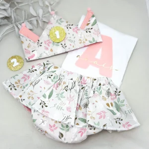 Conjunto cumpleaños cubrepañal con volante pajaritos y Flores