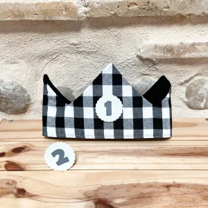 Corona cumpleaños sencilla Vichy negro con número gris