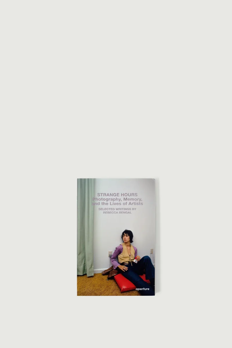 LIBRO 'STRANGE HOURS: PHOTOGRAPHY, MEMORY, AND THE LIVES OF ARTISTS' - Imagen 2